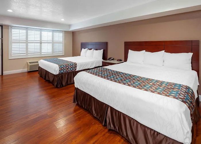 Travelodge By Wyndham Harbor City