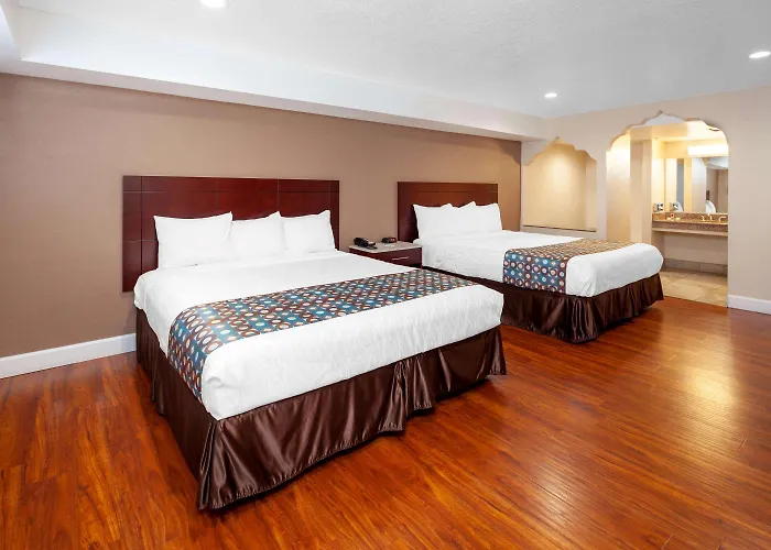 Travelodge By Wyndham Harbor City